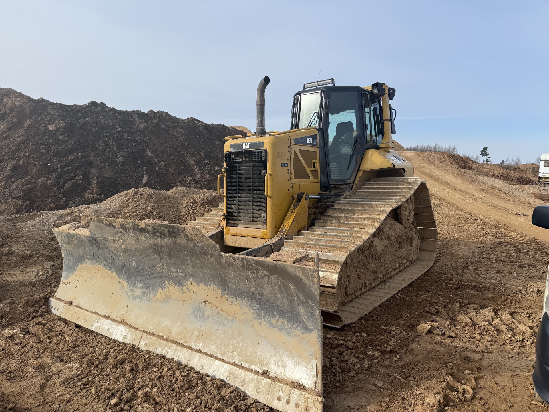 Buldozers CAT D6N