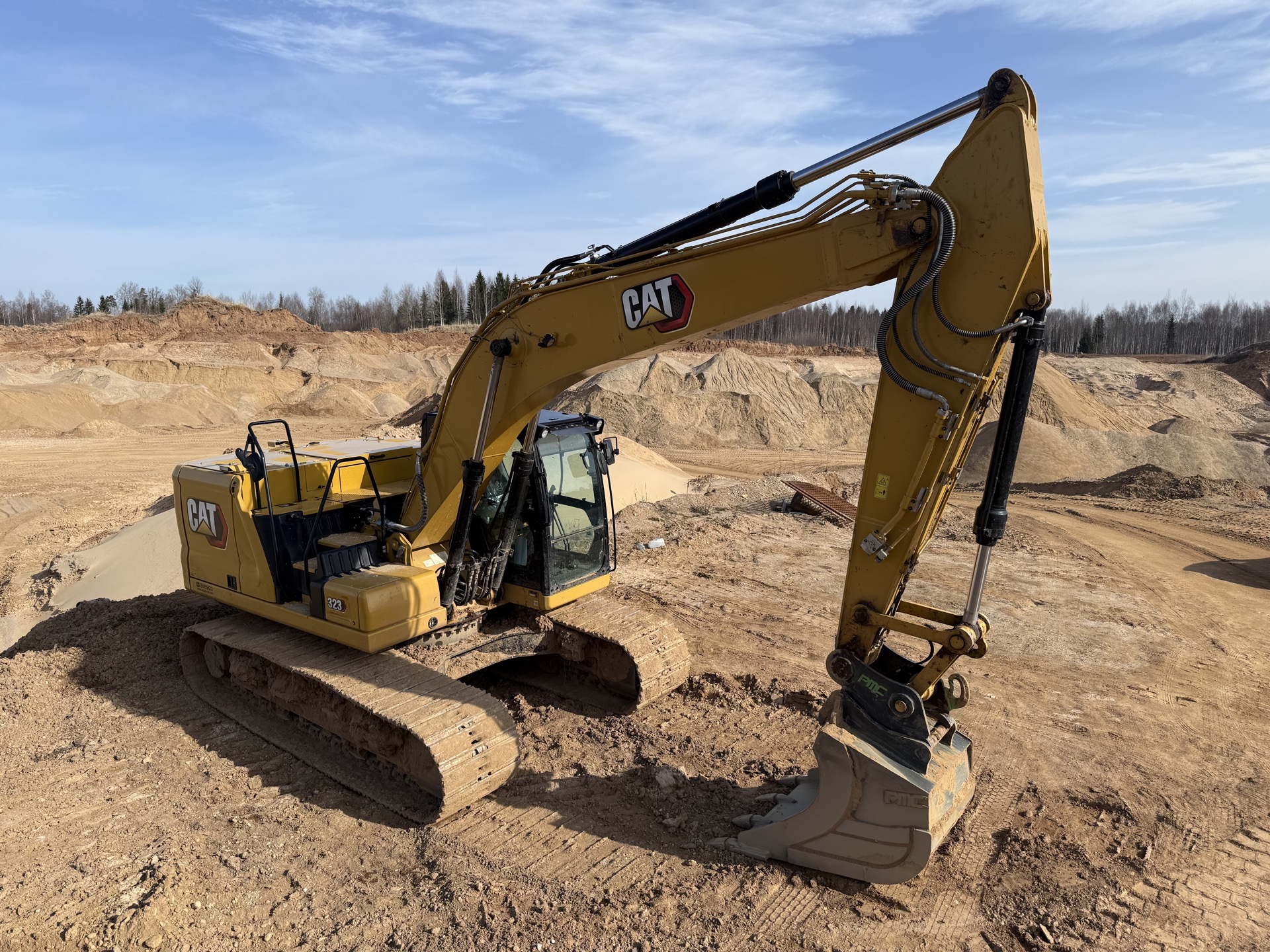 Ķēžu ekskavators CAT 323